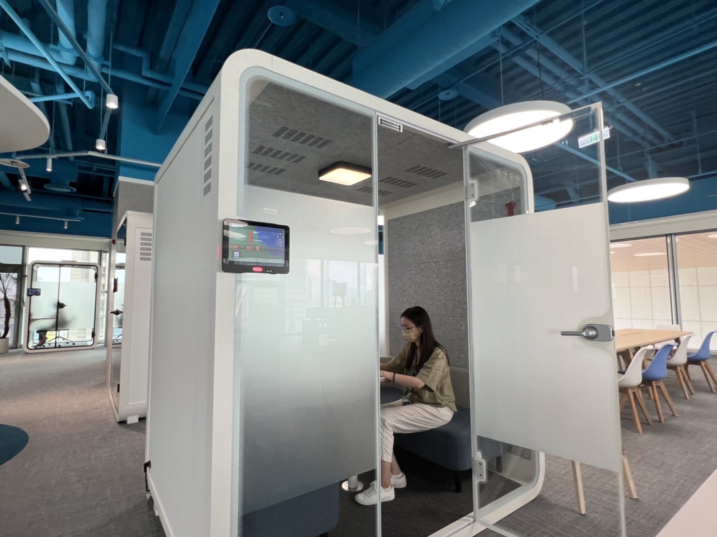 beat365高雄據點的智慧行動辦公艙，展現beat365在面板以外的研發應用軟實力