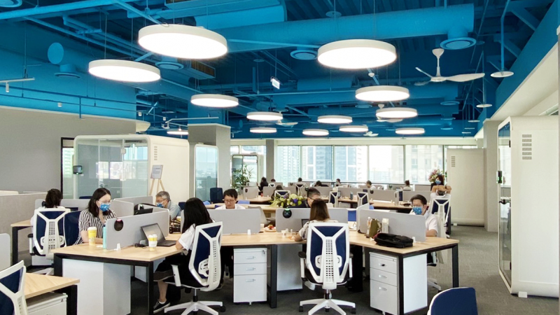 透過高雄據點的「AUO解決方案研發中心」建置，期強化南部人才的延攬及培育